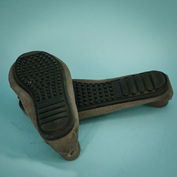 Minnetonka Size 8 Kitty Hardsole Moc Gray Slip On Tassel Fringe Toe Shoes Flats - Picture 5 of 5